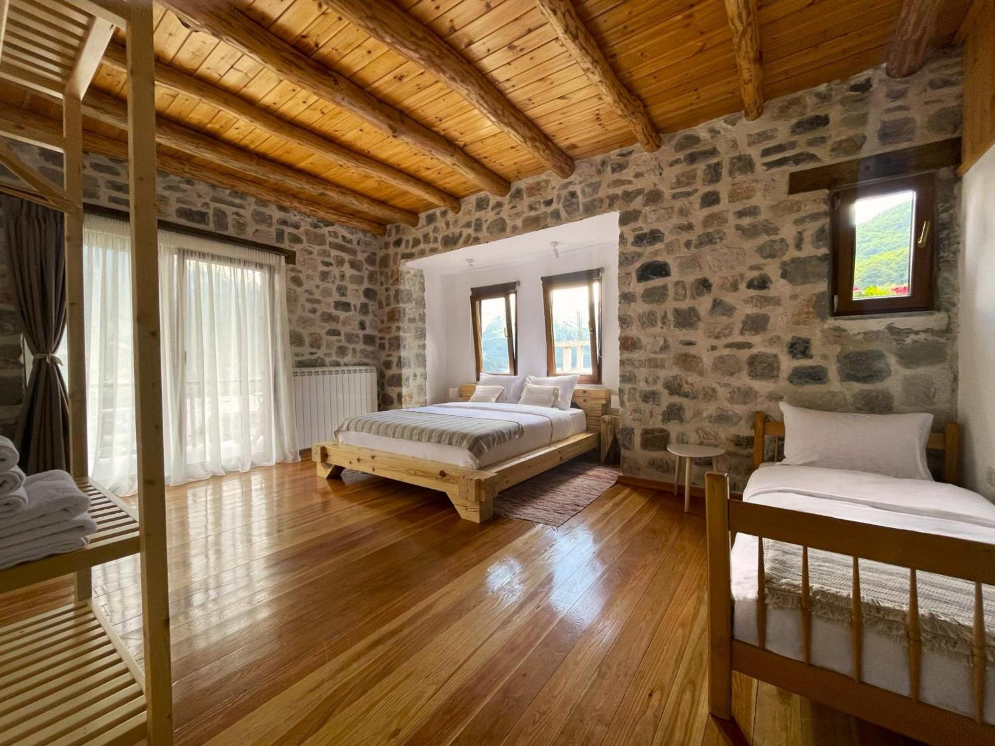 Valter & Drita'S Guesthouse 세스 외부 사진
